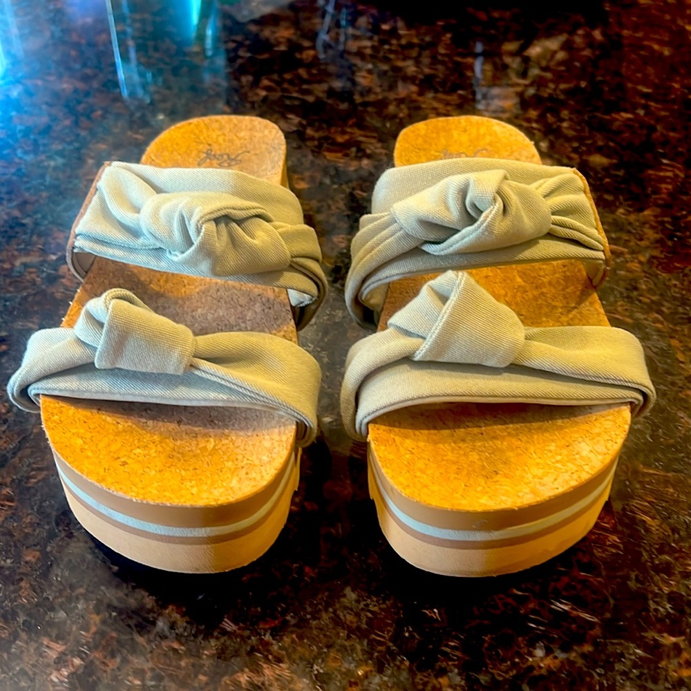 Reef Knotty Vista Hi Sandals, khaki tan color, like new, worn once. - Picture 6 of 6